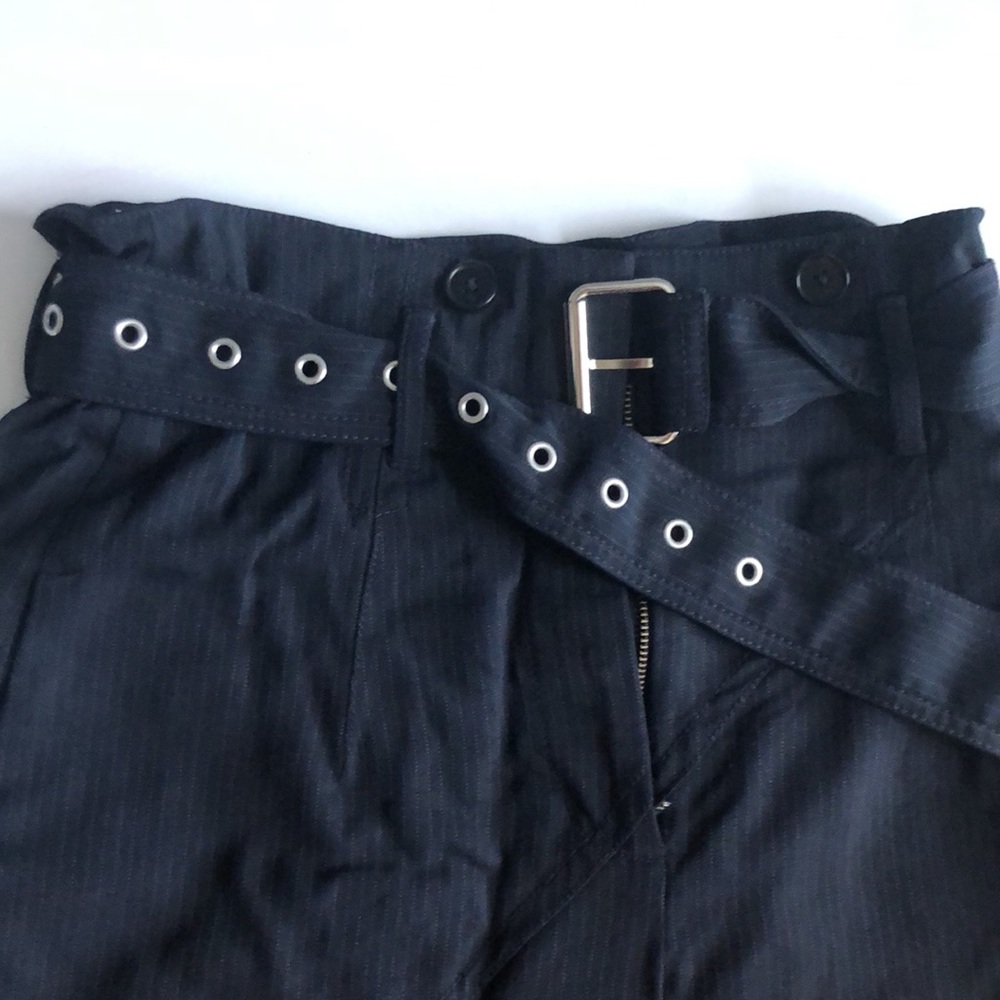 🩳 3.1 Phillip Lim Navy Pinstripe Paperbag Waist Shorts - Picture 4 of 5